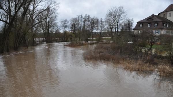 Hochwasser auch in Greiendorf, einem Gemeindeteil der Stadt Höchstadt an der Aisch im Landkreis Erlangen-Höchstadt.