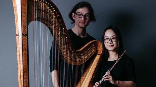 Chen Shen (Flöte) und Anton Mangold (Harfe) harmonieren bei ihrer Konzertreise durch vier Jahrhunderte in beeindruckender Weise.
