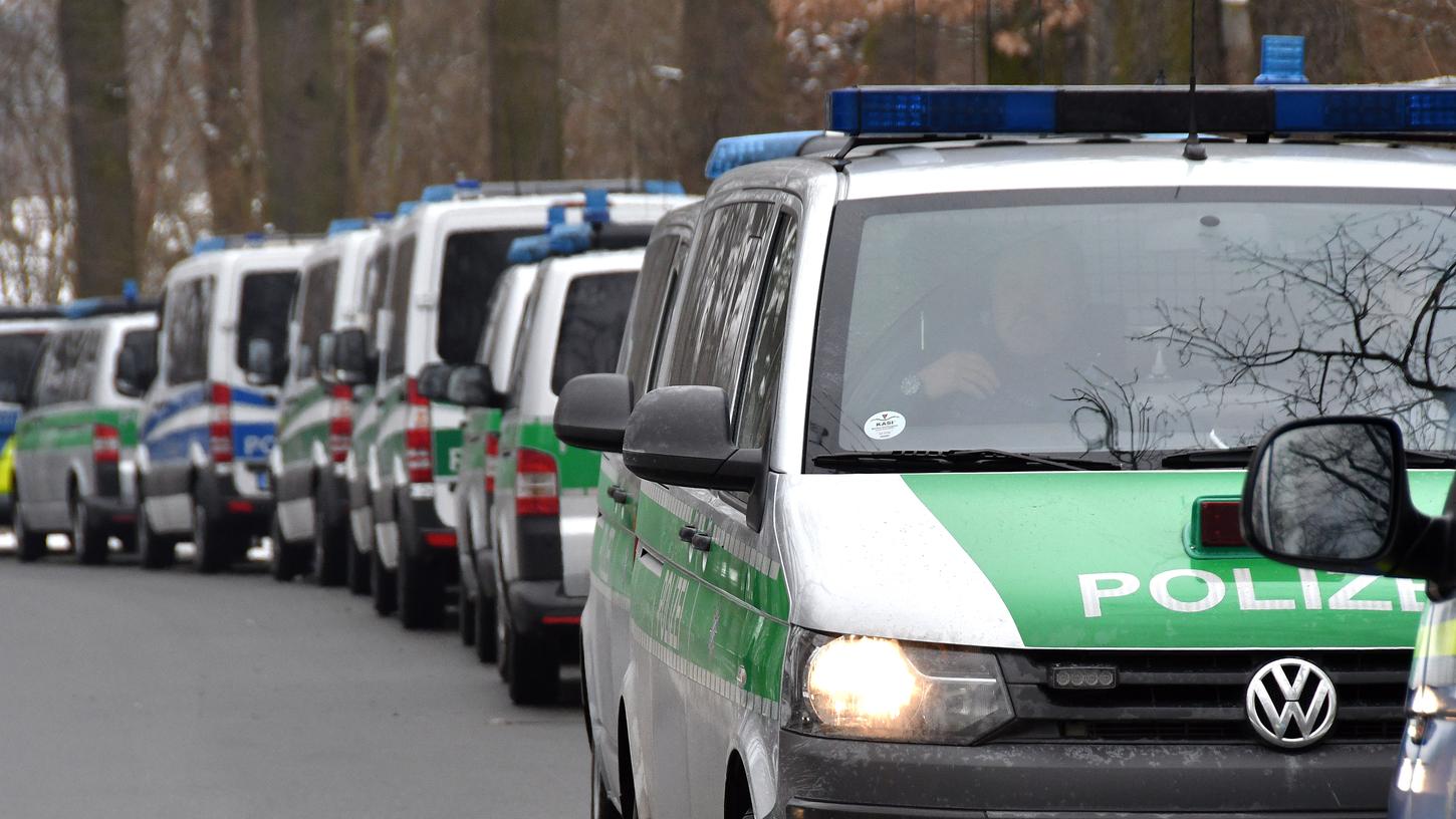 Auch das ist Derby: Damit es nicht an jeder Straßenlampe scheppert. Auch das ist Derby: Damit es nicht an jeder Straßenlampe scheppert.