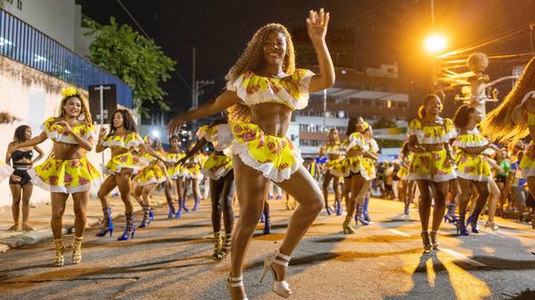 Training Sambaschule für den Karneval in Rio 2023 Rio de Janeiro, Brasilien 23.1.2023: Strassenprobe der G.R.E.S. Parais