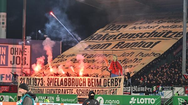 Es gibt Dinge, die im Leben und insbesondere im Leben von Fußball-Fans unweigerlich zu einer bestimmten Konsequenz führen. So zählen sowohl Derbys als auch Flutlichtspiele am Abend zu den geläufigen "Risikofaktoren" für Pyrotechnik im Stadion.