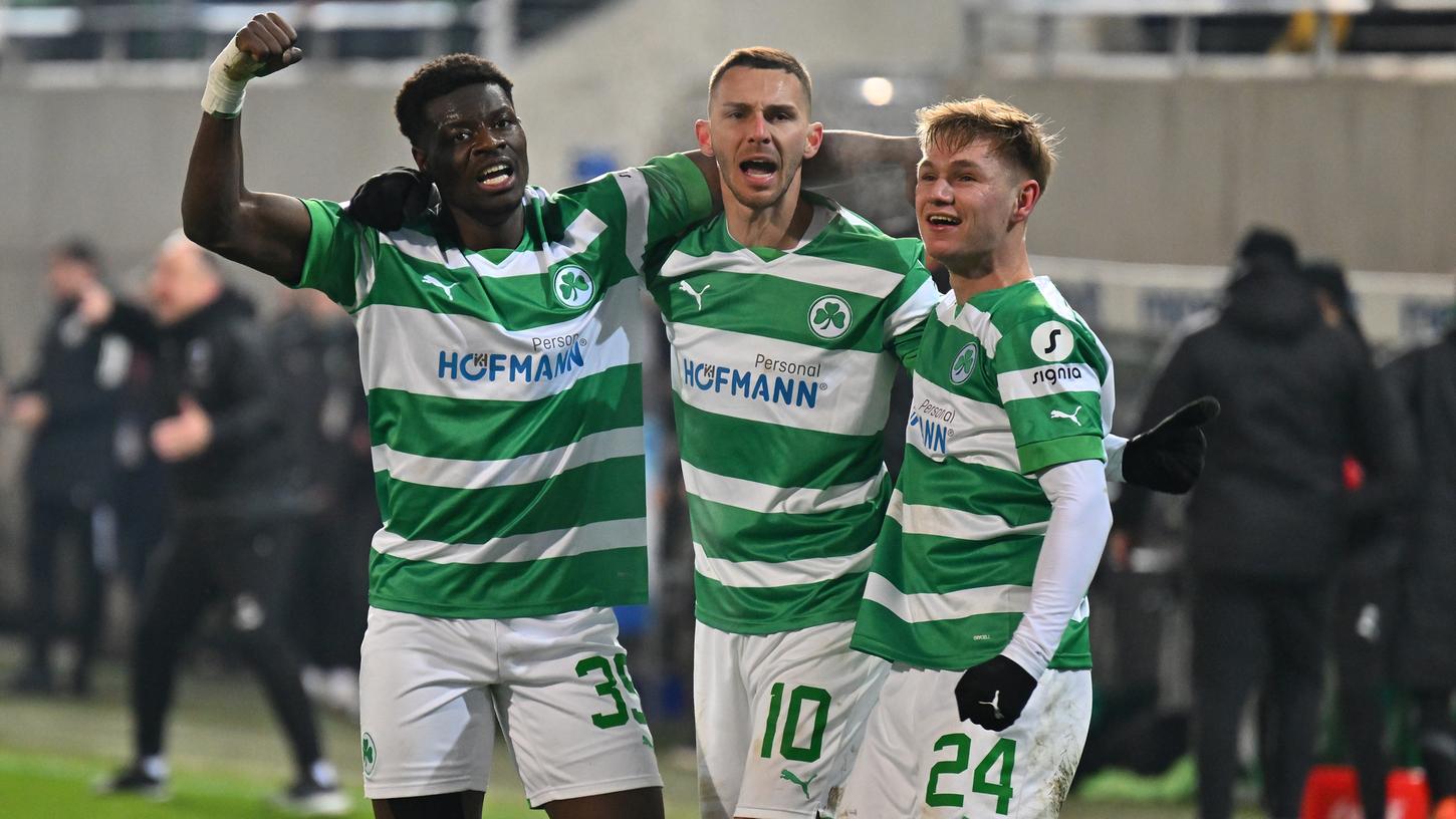 Strahlende Gewinner: Die Derbysieger Ragnar Ache, Branimir Hrgota und Marco John. Strahlende Gewinner: Die Derbysieger Ragnar Ache, Branimir Hrgota und Marco John.