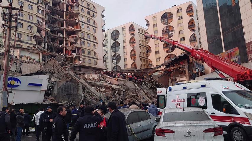 Mehr als 3000 Tote nach Erdbeben in Syrien und Türkei - Warnung vor Nachbeben
