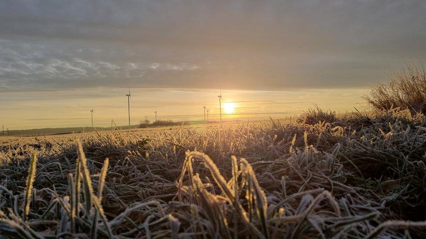 Der Winter startet noch einmal durch: Eisig ging es am Morgen bei Dürrnbuch zu - aber immerhin sonnig. Mehr Leserfotos finden Sie hier.