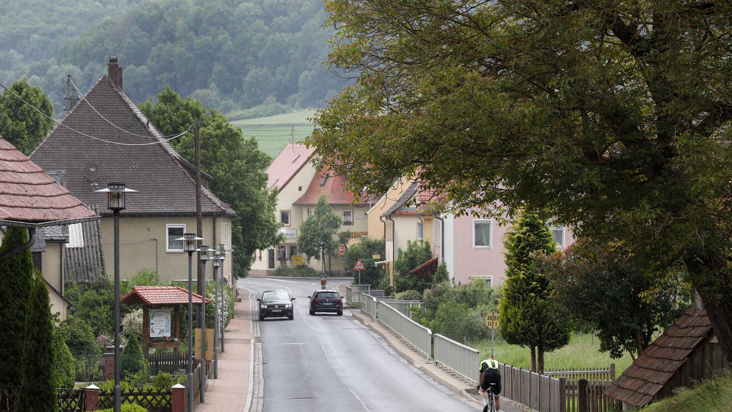 Ein Nahwärmenetz für den kleinen Ort Wannbach kommt. Es soll die Menschen langfristig mit günstiger und umweltfreundlicher Energie versorgen.