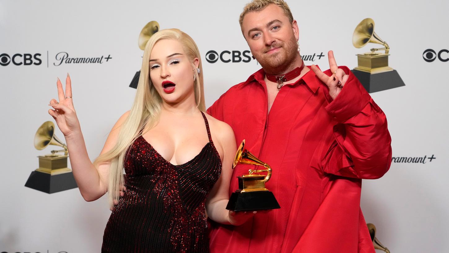 Kim Petras (l) und Sam Smith haben den Preis für die beste Pop-Duo/Gruppen-Performance für "Unholy" gewonnen. Kim Petras (l) und Sam Smith haben den Preis für die beste Pop-Duo/Gruppen-Performance für "Unholy" gewonnen.
