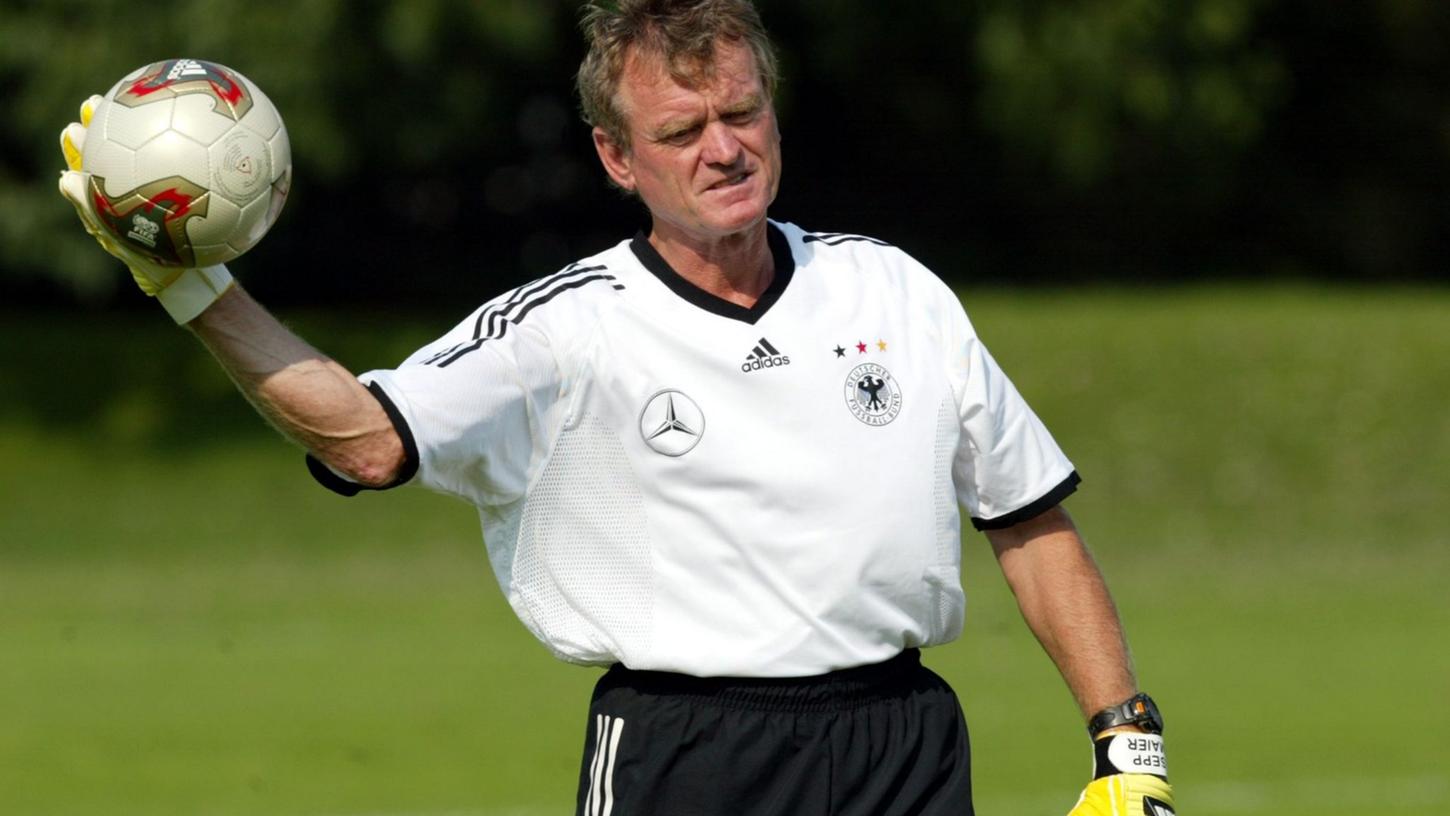 Ergreift Partei für Manuel Neuer: Sepp Maier. Ergreift Partei für Manuel Neuer: Sepp Maier.