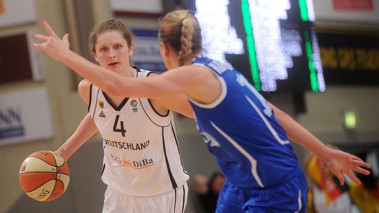 Will mit Deutschlands Basketballerinnen zur EM: Romy Bär (l). Will mit Deutschlands Basketballerinnen zur EM: Romy Bär (l).