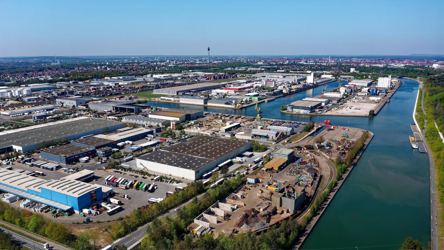 Der Nürnberger Hafen könnte durchaus ein alternativer Standort für ein ICE-Werk sein, findet der Bund Naturschutz. Auch Martin Burkert als Vorsitzender der Eisenbahn- und Verkehrsgewerkschaft spricht sich für eine erneute Prüfung des Areals aus.