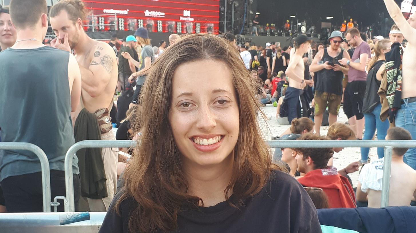 Die 20-jährige Kerstin ist leidenschaftlicher Metal- und Hardrock-Fan. Die 20-jährige Kerstin ist leidenschaftlicher Metal- und Hardrock-Fan.