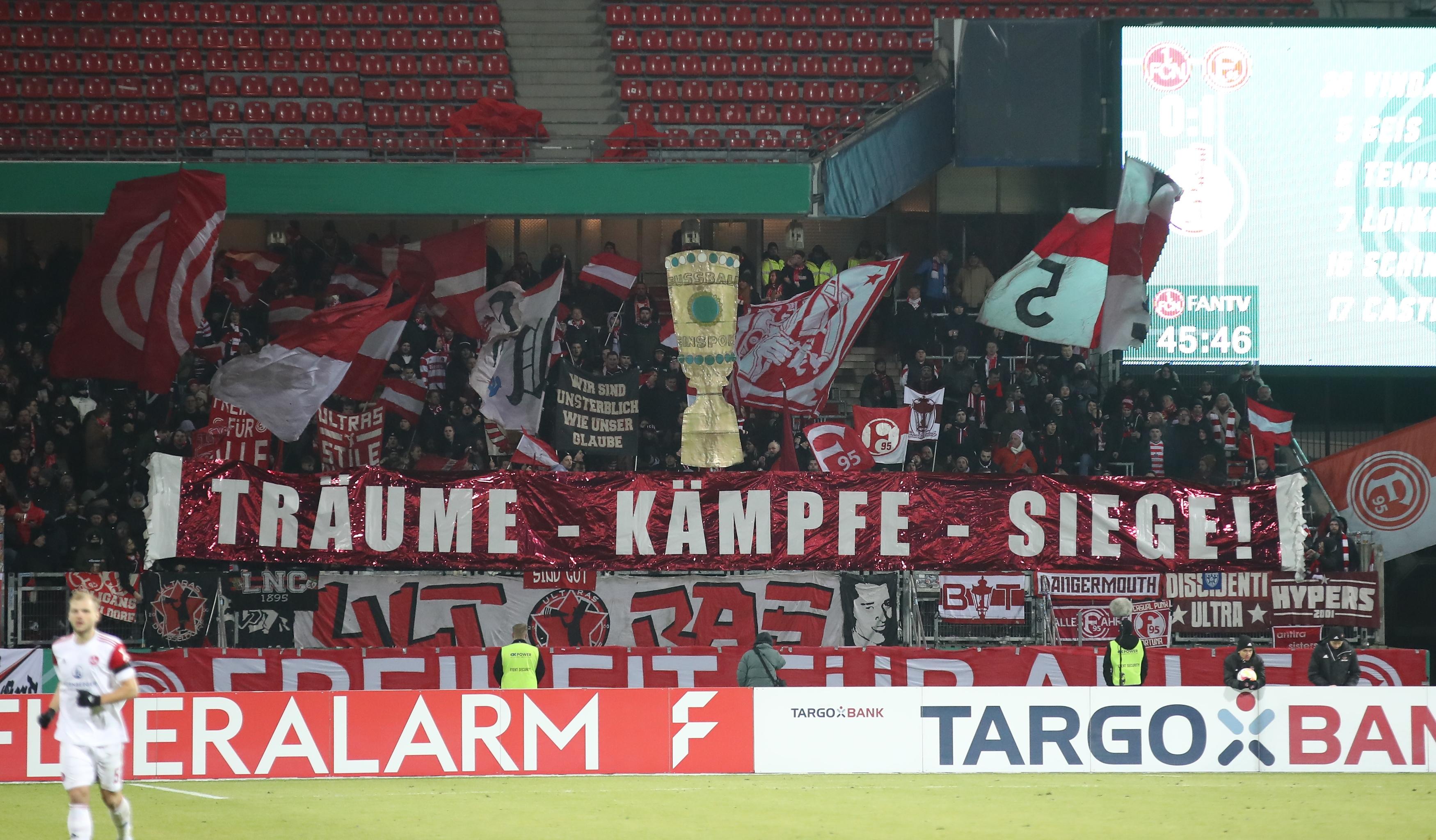 Mittwochabend, Flutlicht, DFB-Pokal. Wenige Tage nach der herben Derbypleite gegen das Kleeblatt kann der Club aus Nürnberg direkt Wiedergutmachung betreiben. Schlagen die Männer von Trainer Markus Weinzierl heute die Fortuna aus Düsseldorf, steht man unter den besten Acht im Wettbewerb. Es wäre nach dem letzten Wochenende ein wenig Balsam für die Seele eines jeden FCN-Anhängers.