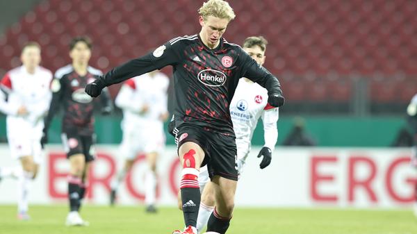 Und dann ist Pause! Der Club schüttelt sich kurz, kann aber nicht mehr direkt antworten. Der FCN muss sich in der zweiten Hälfte in Sachen Chancenverwertung steigern, sonst wird es am Valznerweiher nicht nur wetterbedingt eisig in den kommenden Stunden und Tagen.