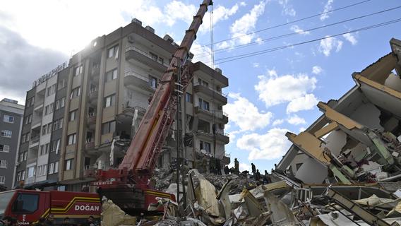 Nach dem Erdbeben: Der "Frankenkonvoi" warnt vor Kleiderspenden