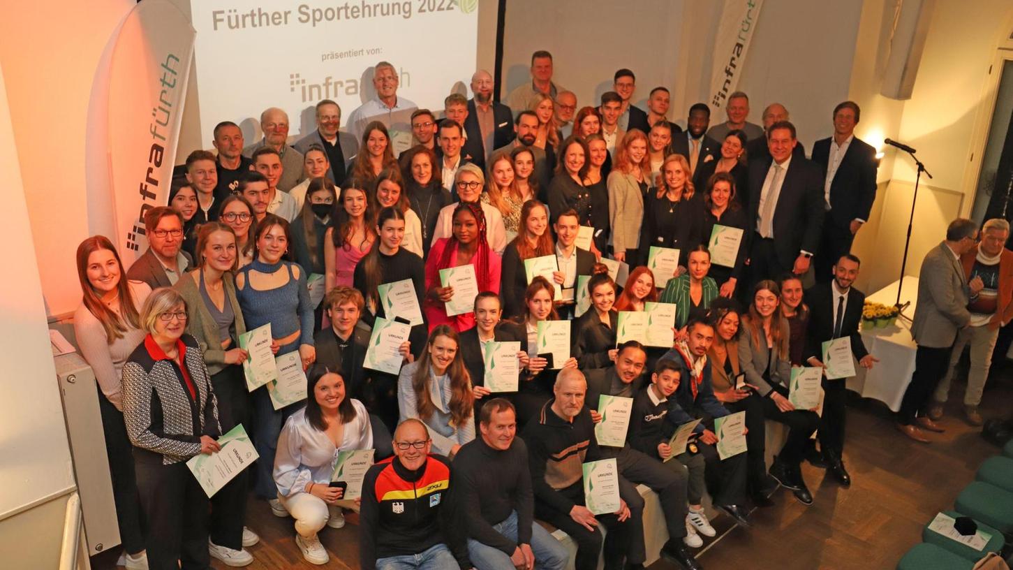 Ehrung im "Grünen Baum": Mehr als 80 Sportlerinnen und Sportler hat die Stadt Fürth diesmal ausgezeichnet.