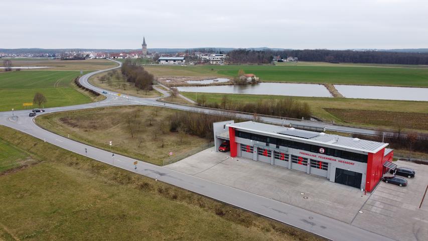 Das neue Feuerwehrgerätehaus von Heßdorf wurde von 2018 bis 2020 am Ortsrand errichtet. 