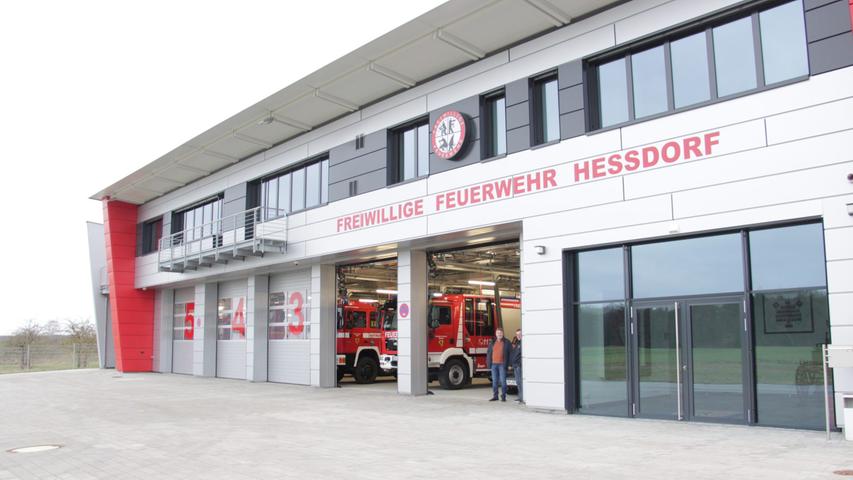 Bei 2,8 Millionen Euro landete die Gemeinde Heßdorf für das moderne Feuerwehrhaus.