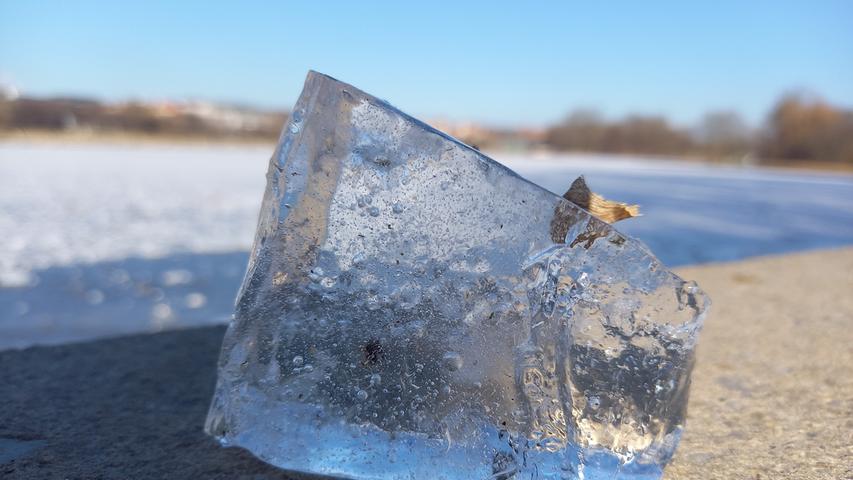 Dieser Eiswürfel am Wöhrder See schmilzt so schnell nicht. In der Sonne gibt er dafür ein tolles Motiv ab. Mehr Leserfotos finden Sie hier.