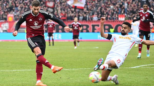 In der 34. Minute prüft der Club Urbig dann erneut: Kwadwo Duah passt auf Enrico Valentini, der im Strafraum genug Zeit und Platz für den Abschluss bekommt. Der junge Jahn-Keeper ist aber schnell unten, entschärft Valentinis Versuch und hält so das 0:0 fest.