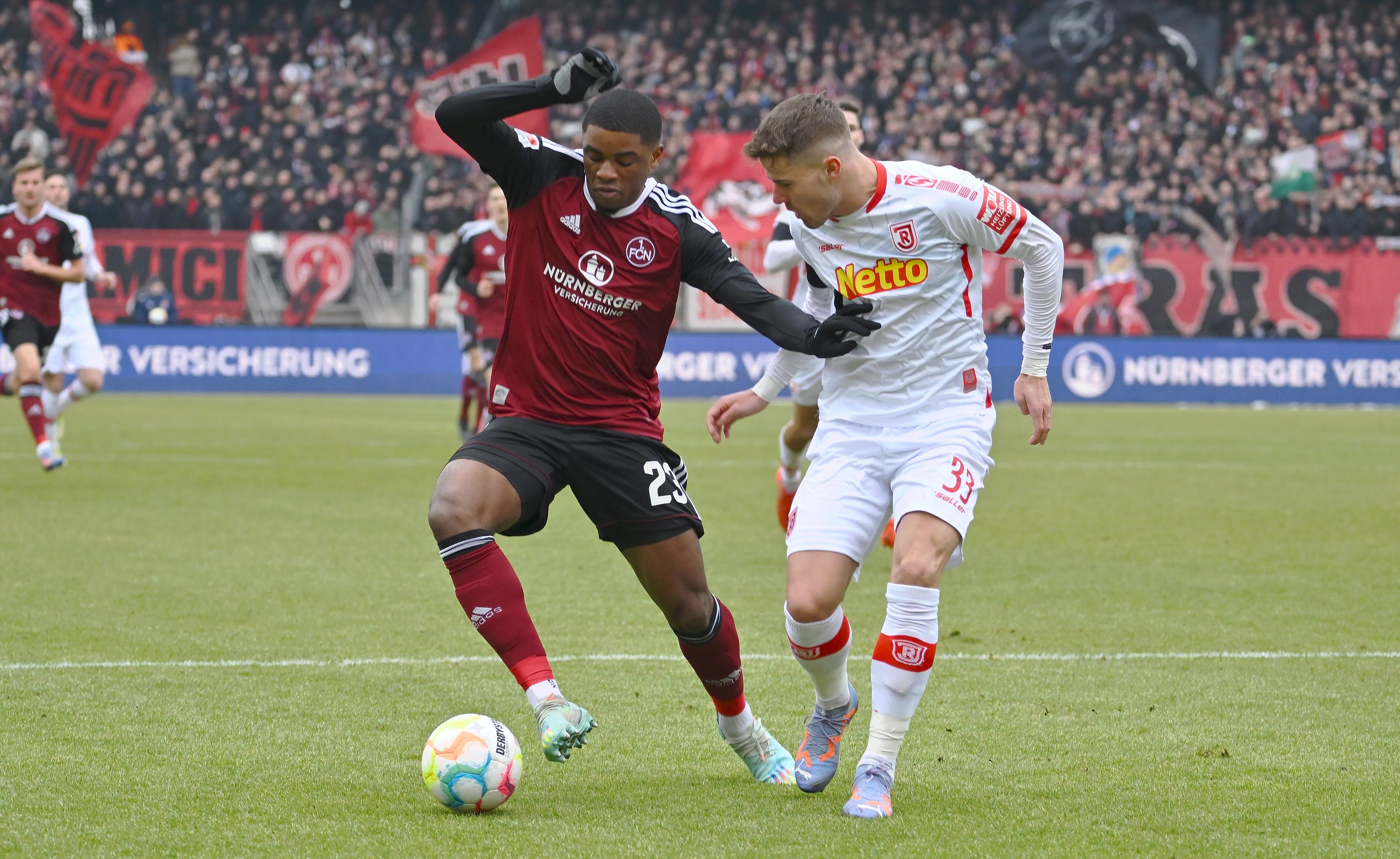 Das bis dato letzte Liga-Tor der Nürnberger? Fast drei Monate her. Am Sonntag, dem 13. November 2022 traf Kwadwo Duah um 14.47 Uhr zum zwischenzeitlichen 2:0 gegen den SC Paderborn. Gelingt dem Schweizer nun ein ähnlicher Erfolg? Oder sorgt ein Mitspieler für den so wichtigen Treffer? Die zweite Halbzeit wird es zeigen.