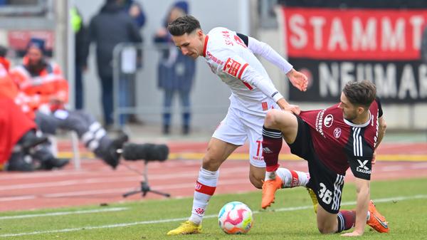 Nun sind die Gäste gefragt, die in der ersten Stunde dieser Partie nicht so recht ins Spiel finden wollten. Wird's in der Schlussphase besser, kommt der Club gar noch einmal in Gefahr?