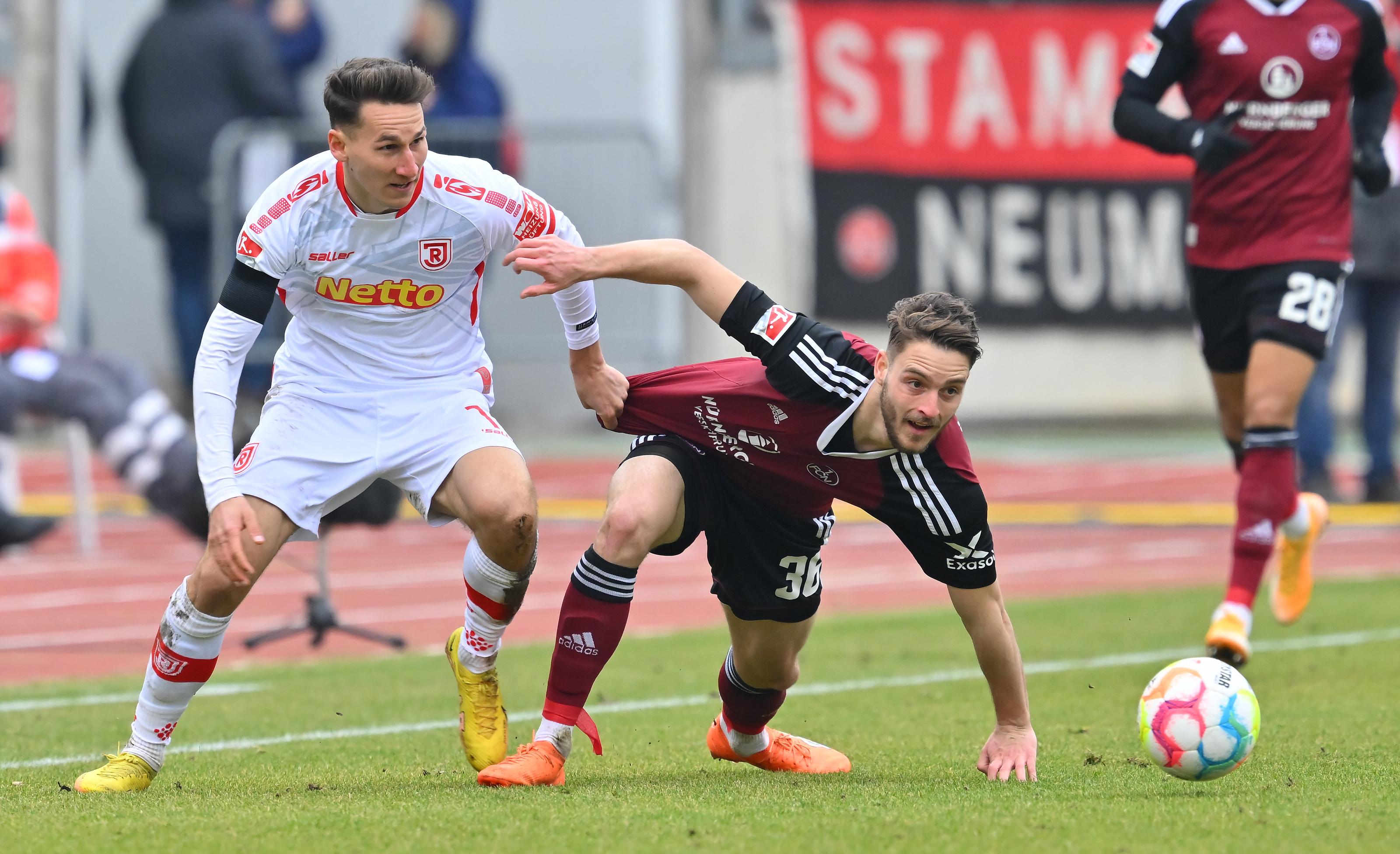 Eines wird deutlich: In einen Rausch spielt sich der fränkische Altmeister heute nicht mehr. Zu Beginn der Schlussphase ergeben sich immer wieder gute Kontermöglichkeiten, ausgespielt werden diese vom Club allerdings sehr schwach. Was für Unmut auf den Rängen im Max-Morlock-Stadion sorgt.