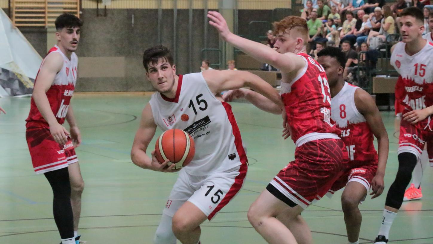 37 Punkte, 19 Rebounds und sechs Assits: Diese Zahlen sagen eigentlich alles über die außergewöhnliche Leistung von Luca Wörrlein beim Match in Würzburg. Unser Bild zeigt den Topscorer (am Ball) beim letztjährigen Duell gegen die Unterfranken. 37 Punkte, 19 Rebounds und sechs Assits: Diese Zahlen sagen eigentlich alles über die außergewöhnliche Leistung von Luca Wörrlein beim Match in Würzburg. Unser Bild zeigt den Topscorer (am Ball) beim letztjährigen Duell gegen die Unterfranken.