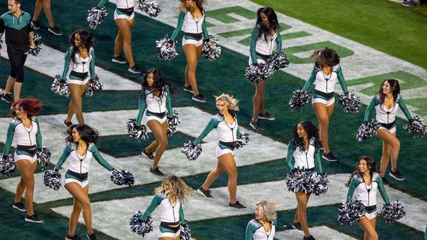 Eine Partie, die es in sich hat: Mit 73 Punkten wird Super Bowl LVII zum Offensiv-Spektakel. Ein Football-Feuerwerk, das nicht nur bei eingefleischten Football-Fans für viel Spannung und Aufregung sorgt.