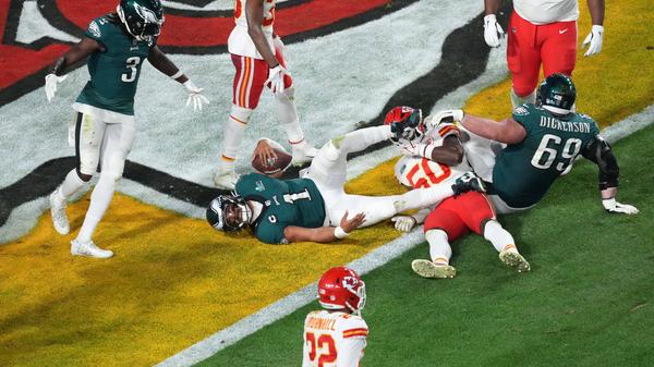Auch wenn die Eagles dank eines Touchdowns samt Two-Point-Conversion noch einmal rankommen und ausgleichen...