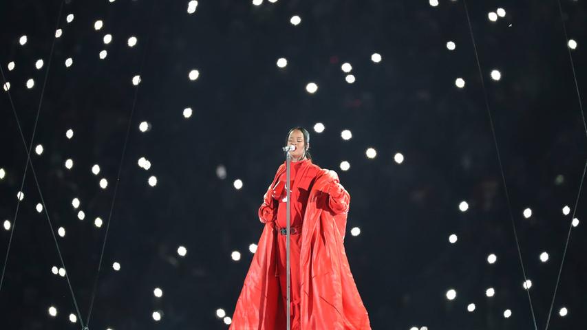 Bei ihrem Auftritt gibt Rihanna zahlreiche ihrer Hits zum Besten.