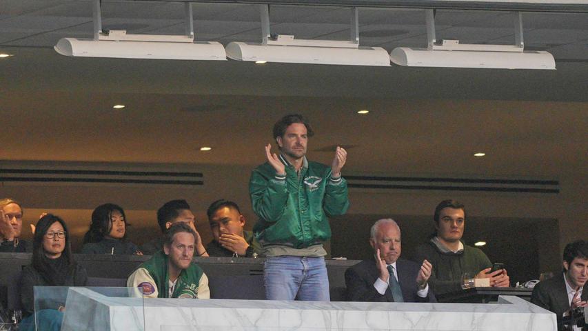 Schauspieler Bradley Cooper, hier beim NFC Championship Game der Eagles gegen die 49ers, fieberte dagegen mit den Eagles mit.
