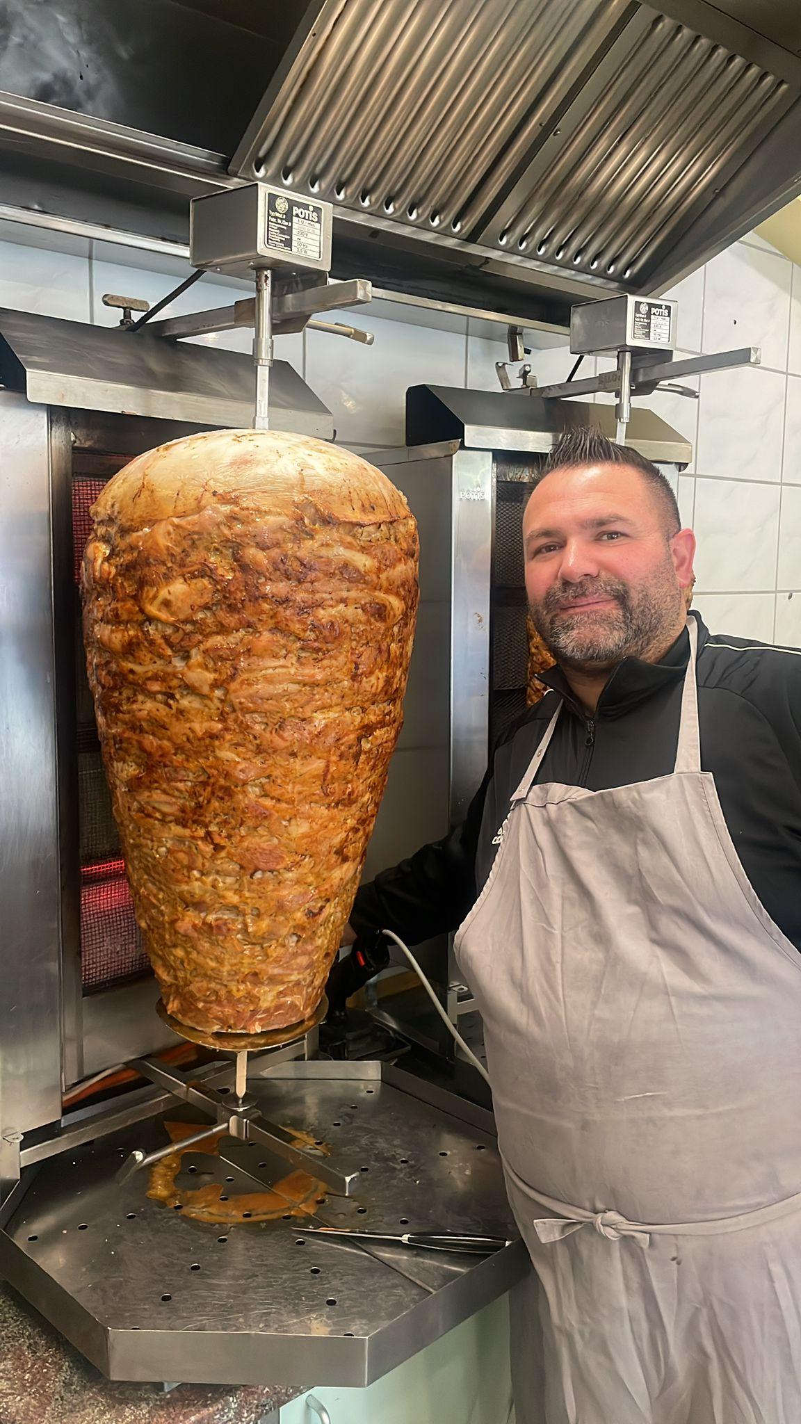 &amp;quot;Niemand soll hungern&amp;quot;: Imbissbetreiber mit Herz verschenkt Döner an ...