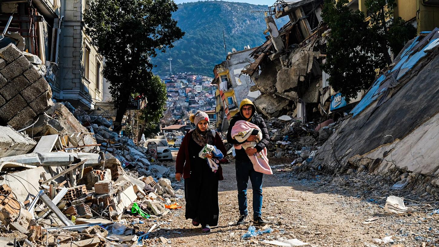 Das schlimme Erdbeben in der türkischen Provinz Hatay hat verheerende Schäden angerichtet. Die Fürther Hilfsorganisation "Frankenkonvoi" will vor Ort helfen. Das schlimme Erdbeben in der türkischen Provinz Hatay hat verheerende Schäden angerichtet. Die Fürther Hilfsorganisation "Frankenkonvoi" will vor Ort helfen.