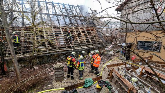 Flammen in Thuisbrunn: Feuerwehr kämpft um die Elch-Bräu Brauerei