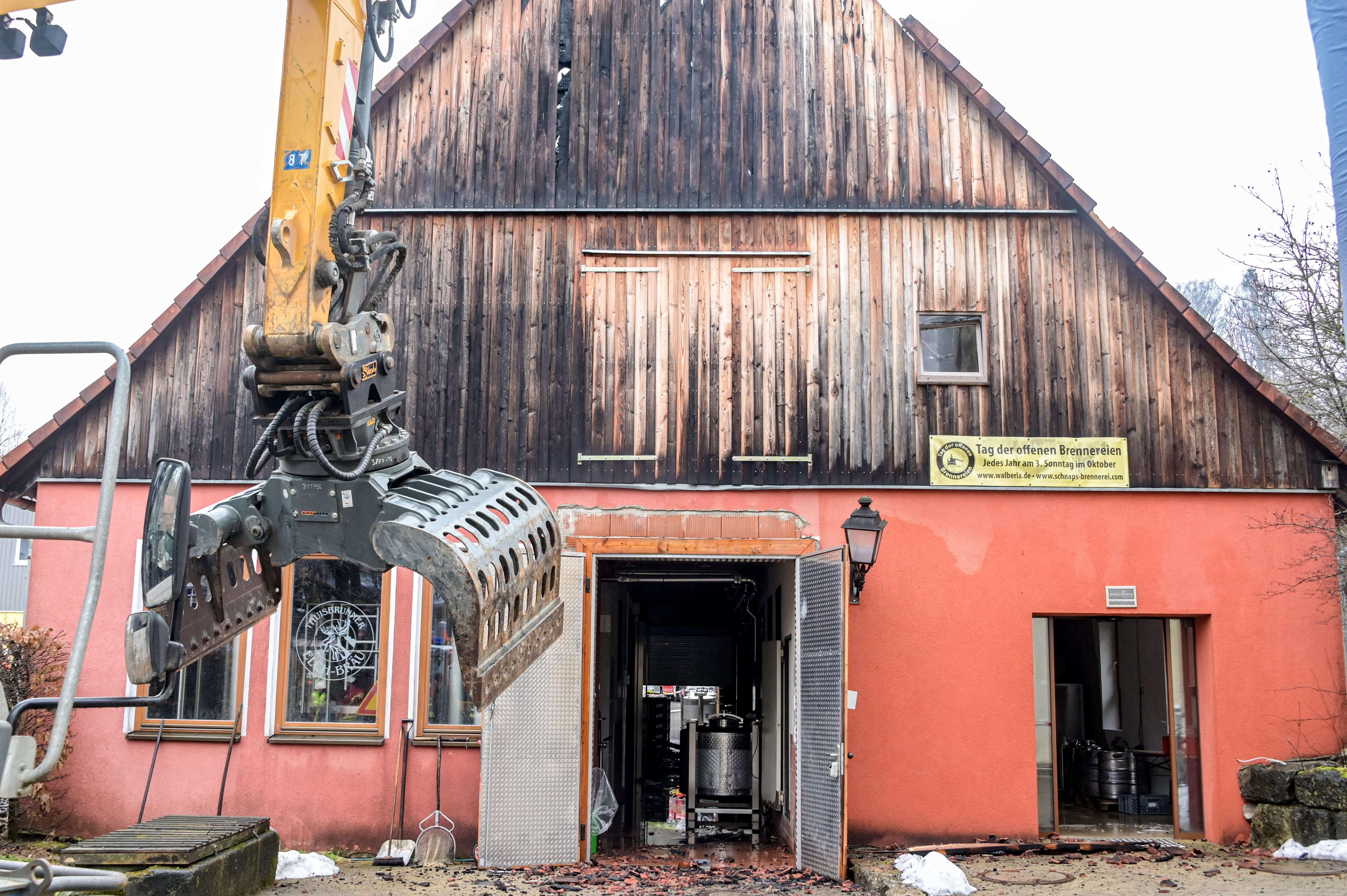 Bei dem Brand waren die Feuerwehren aus Thuisbrunn, Gräfenberg, Egloffstein, Affalterthal, Walkersbrunn, Haidhof, Ortsspitz/Seidmar sowie ein Schlauchwagen der Feuerwehr Reuth waren im Einsatz