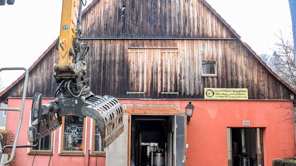 Bei dem Brand waren die Feuerwehren aus Thuisbrunn, Gräfenberg, Egloffstein, Affalterthal, Walkersbrunn, Haidhof, Ortsspitz/Seidmar sowie ein Schlauchwagen der Feuerwehr Reuth waren im Einsatz