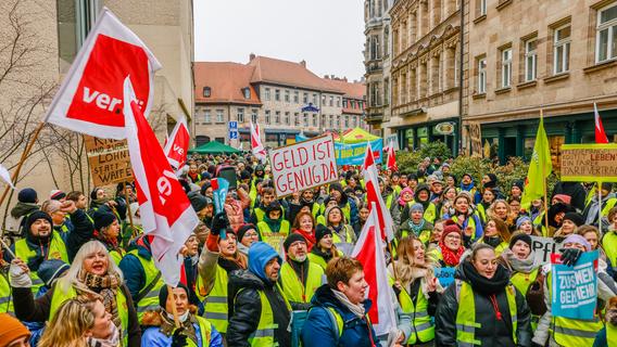 Großer Warnstreik in Fürth: 1000 Menschen fordern mehr Geld für den öffentlichen Dienst