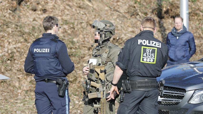 Mann mit Waffe gesichtet - großer SEK-Einsatz in Zirndorf