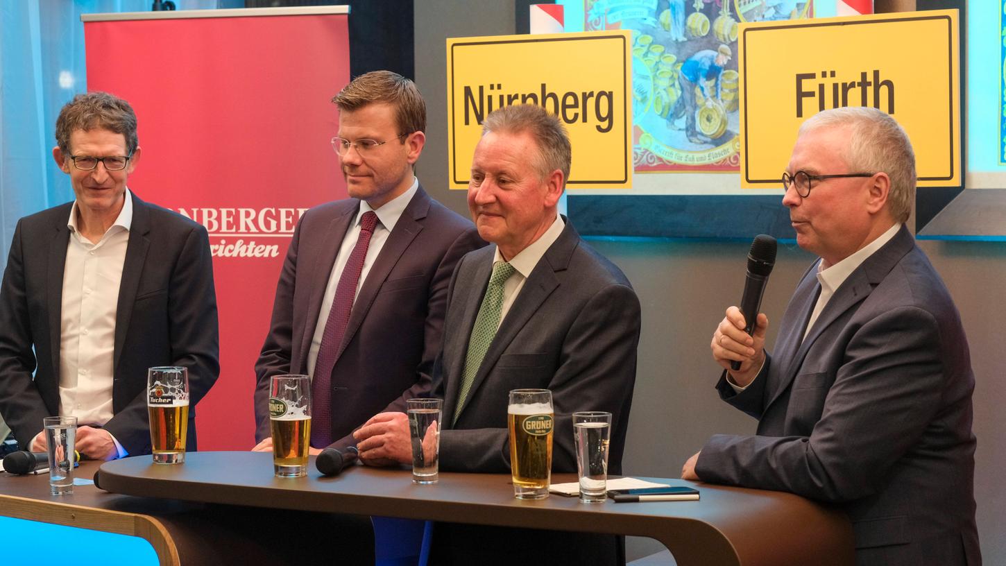 NN-Talk mit Nürnbergs Oberbürgermeister Marcus König (2.v.li.) und Fürths Oberbürgermeister Thomas Jung (3. v.li.), moderiert von NN-Chef-Publizist Alexander Jungkunz (re.) und NN-Chefredakteur Michael Husarek.