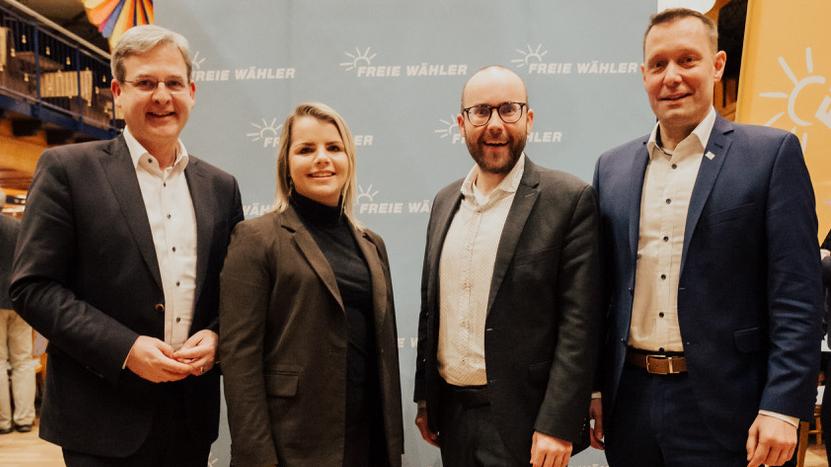 Die Direktkandidaten der Freien Wähler (von links): für Nürnberg-Ost Robert Ilg (Bezirkstag) und Julia Hacker (Landtag), für das Nürnberger Land Felix Locke (Landtag) und Armin Kroder (Bezirkstag). Die Direktkandidaten der Freien Wähler (von links): für Nürnberg-Ost Robert Ilg (Bezirkstag) und Julia Hacker (Landtag), für das Nürnberger Land Felix Locke (Landtag) und Armin Kroder (Bezirkstag).