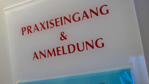 Nürnberger Patientin verärgert: Wenn Kranke im Treppenhaus vor der Arztpraxis warten müssen