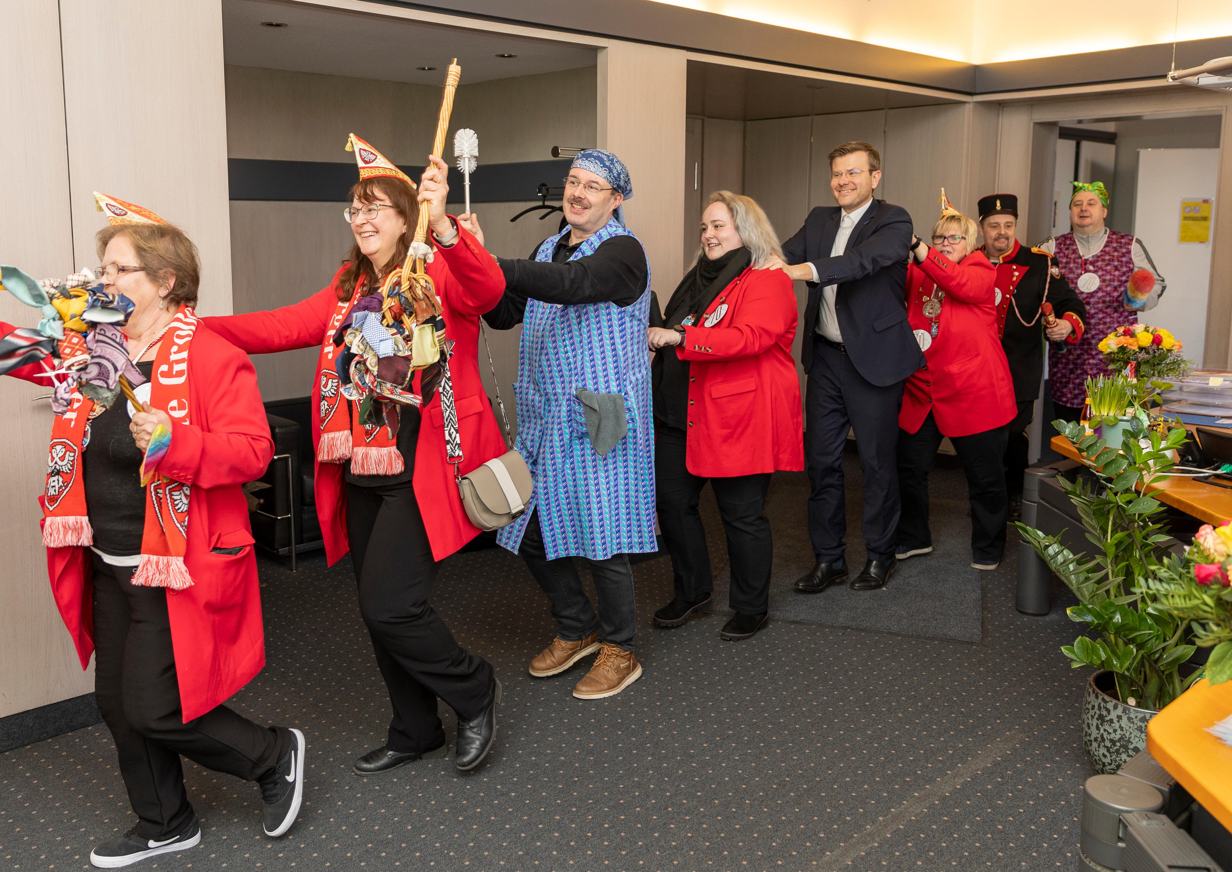 Schnippschnapp: Weiberfasching im Nürnberger Rathaus