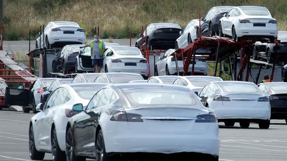 Erhöhte Unfall-Gefahr: Tesla muss Hunderttausende Autos zurückrufen