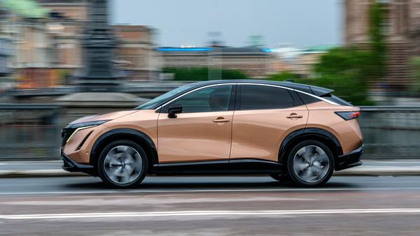 Laut Norm beträgt die Reichweite bis zu 523 Kilometer. In der kalten Jahreszeit ergeben sich eher 350.