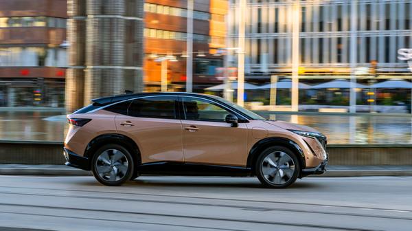 Dafür ist er opulent ausgestattet - unter anderem mit Navi, 360-Grad-Monitor, Bose-Premium-Soundsystem, digitalem Innenspiegel und dem "Pro Pilot" inklusive Adaptivtempomat und teilautonomer Fahrfunktionen.