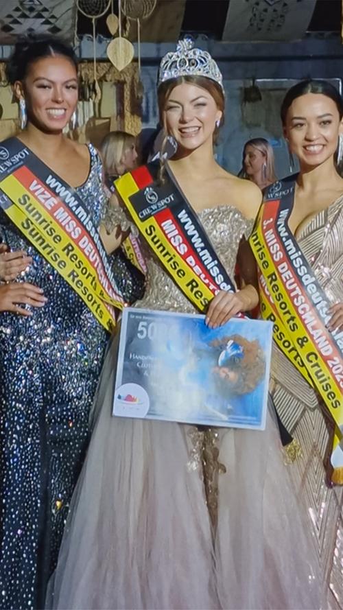 Drei bayerische Schönheiten auf einem Bild. Miss Süddeutschland Angelina Hohnbaum, Miss Deutschland Antonia Einzinger und Miss Bayern Carina Schätz.