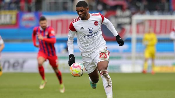 Nur selten landete der Ball vor den Füßen Kwadwo Duahs. Und wenn, dann wusste der talentierte Angreifer nicht viel damit anzufangen.