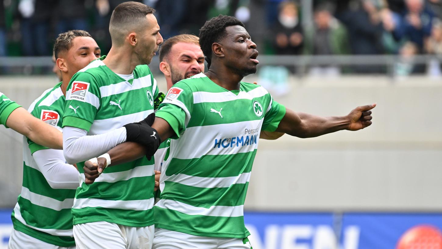 Erster Doppelpack in Deutschland: Ragnar Ache schoss Fürth zum Sieg. Erster Doppelpack in Deutschland: Ragnar Ache schoss Fürth zum Sieg.