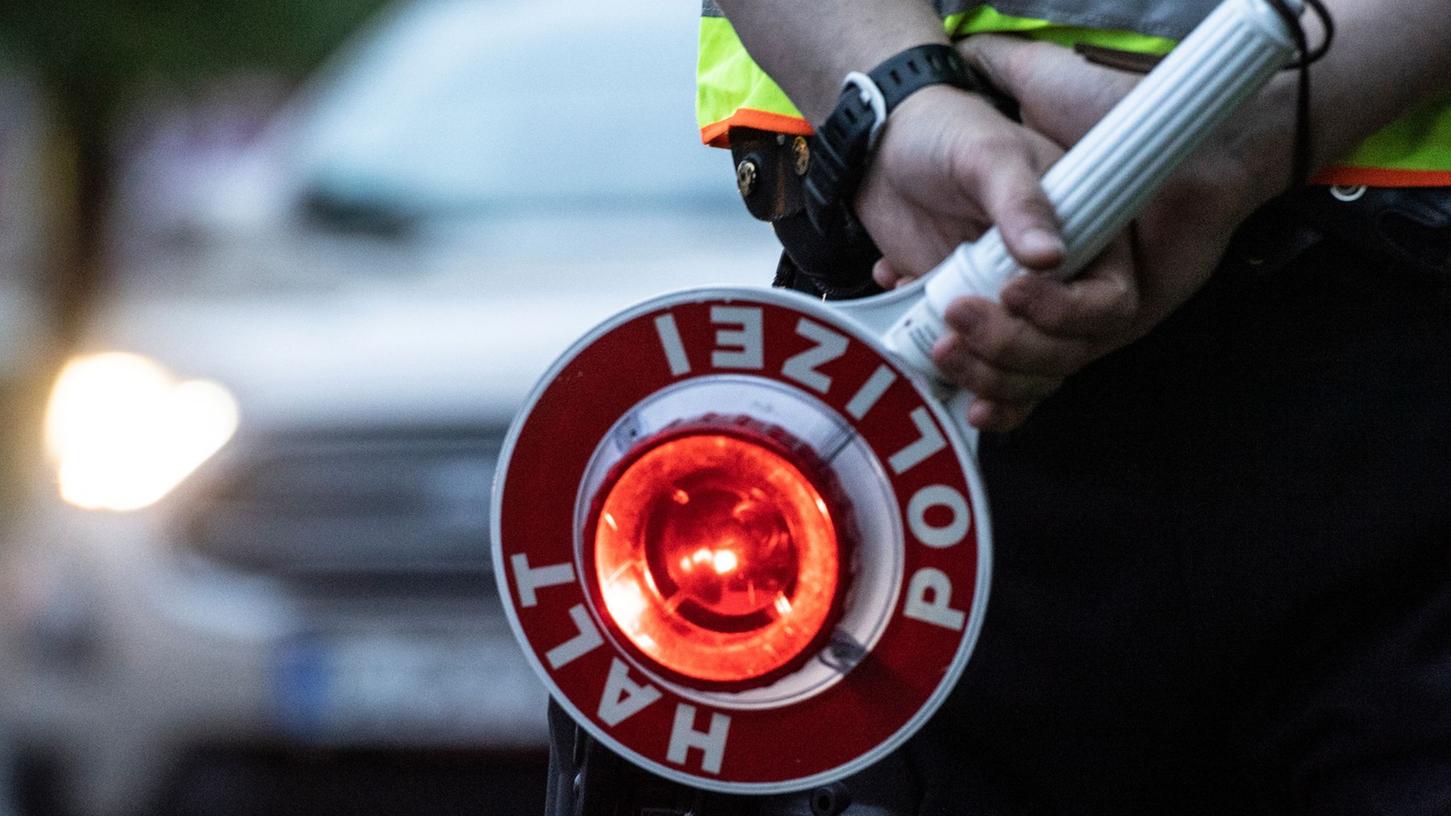 Bei einer Polizeikontrolle fanden die Beamten verschiedene Drogen. Bei einer Polizeikontrolle fanden die Beamten verschiedene Drogen.
