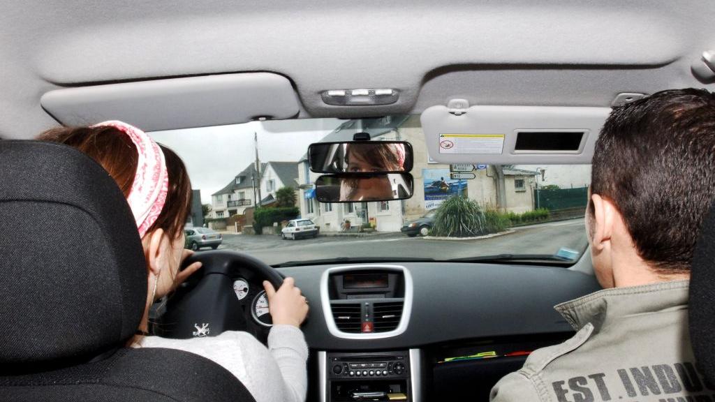 Ein Beruf mit Imageproblemen: Immer weniger Menschen lassen sich zum Fahrlehrer ausbilden. Ein Beruf mit Imageproblemen: Immer weniger Menschen lassen sich zum Fahrlehrer ausbilden.