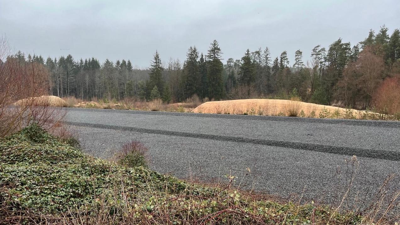Die „Kassette 2“ am nördlichen Rand der Deponie an der A9 ist noch leer und könnte zeitnah in Betrieb gehen. Die „Kassette 2“ am nördlichen Rand der Deponie an der A9 ist noch leer und könnte zeitnah in Betrieb gehen.